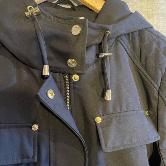 Black windbreaker jacket zip up with gold accents - Picture 7 of 16